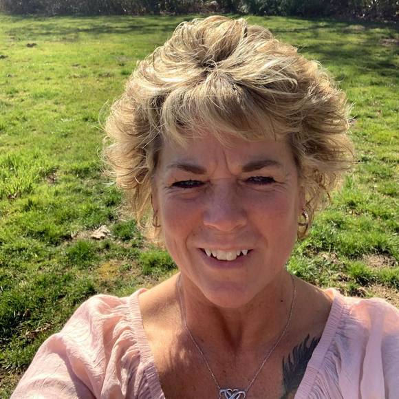 Meet your Posher, Beth - Picture 1 of 1